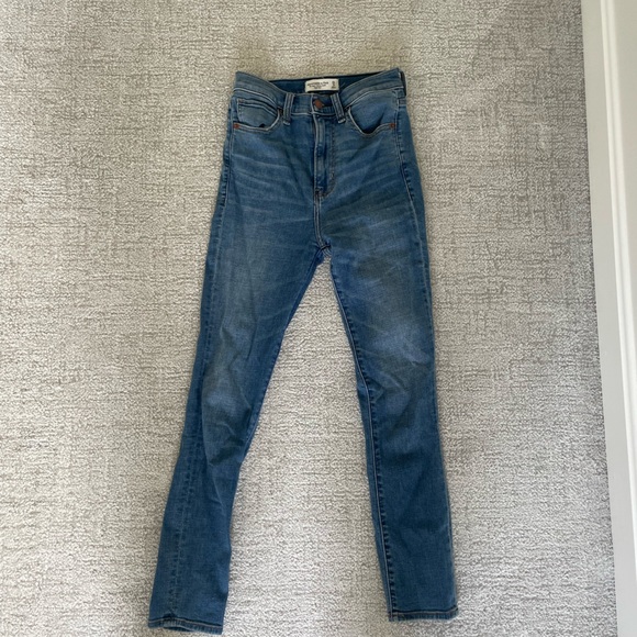 Abercrombie & Fitch Medium Wash High Rise Jeans - 25 / 0R - Picture 1 of 3